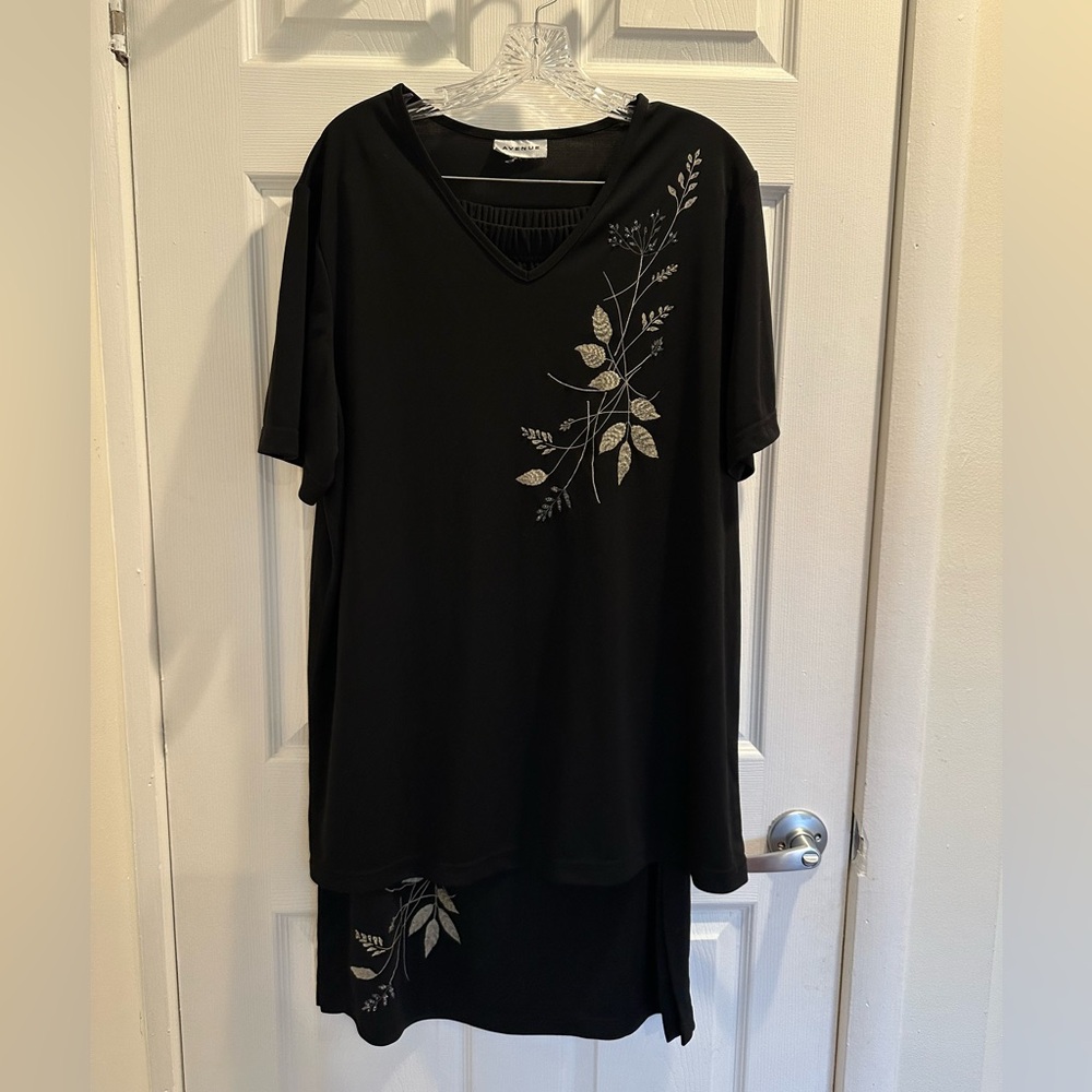 Avenue Vintage Floral Embroidered Skirt Set